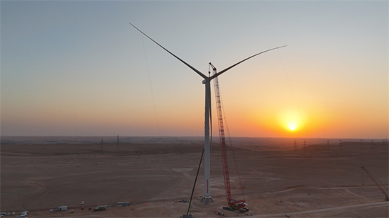 沙特阿爾加特風(fēng)電項目完成首臺風(fēng)機吊裝